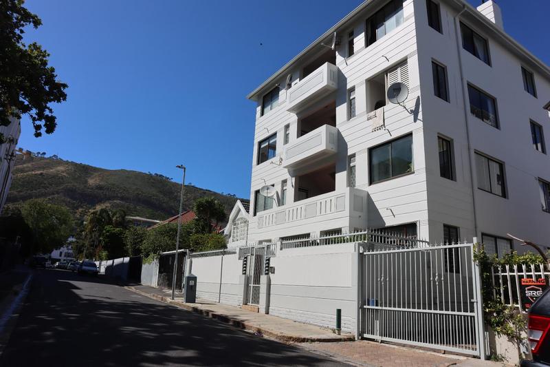 To Let 2 Bedroom Property for Rent in Sea Point Western Cape